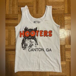 hooters tank top y2k